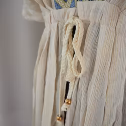 Kaftan med broderier BEIGE