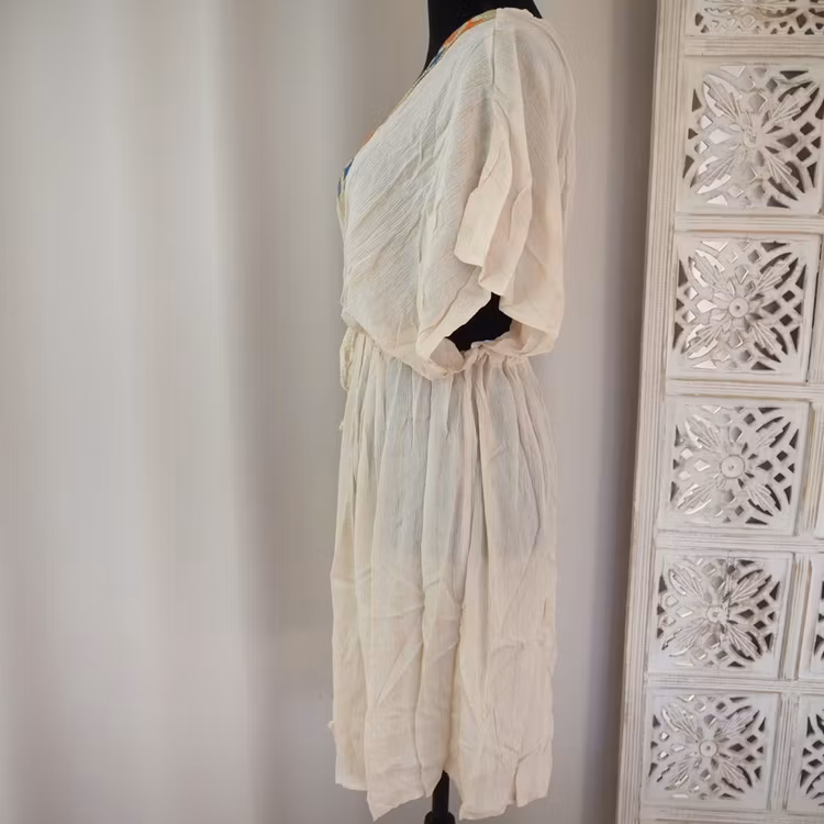 Kaftan med broderier BEIGE