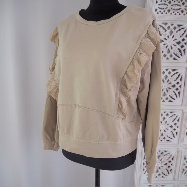 Collegetröja med volang BEIGE - d´NADA