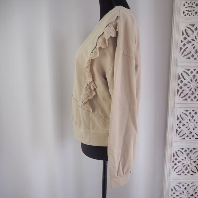 Collegetröja med volang BEIGE - d´NADA
