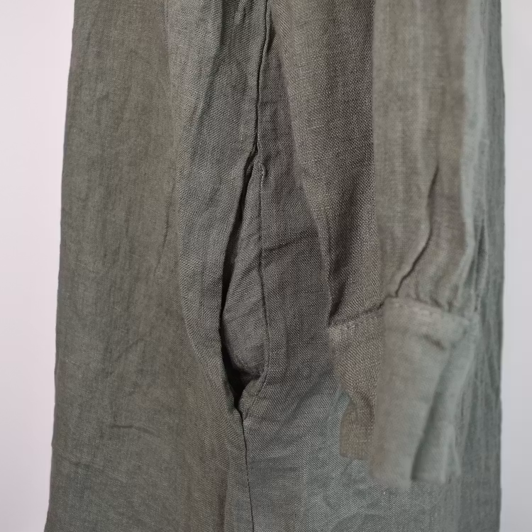 Kort linneklänning med fickor KAKI