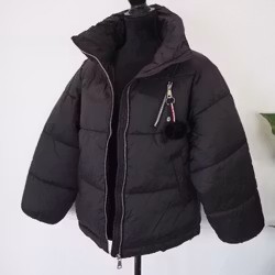 Vadderad jacka med hög krage SVART
