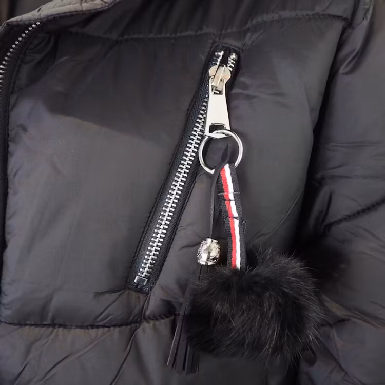 Vadderad jacka med hög krage SVART
