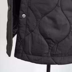 Quiltad jacka SVART