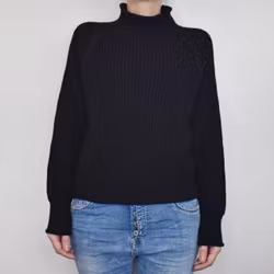 Stickad Tröja SVART