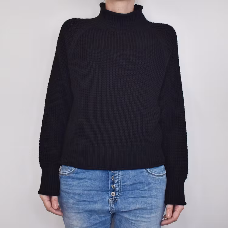 Stickad Tröja SVART