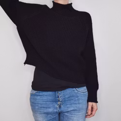 Stickad Tröja SVART