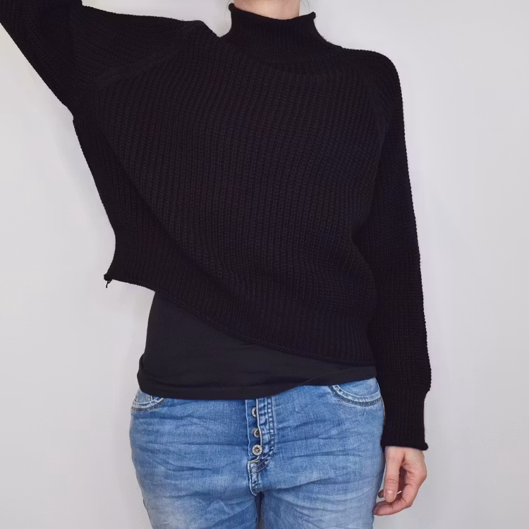 Stickad Tröja SVART