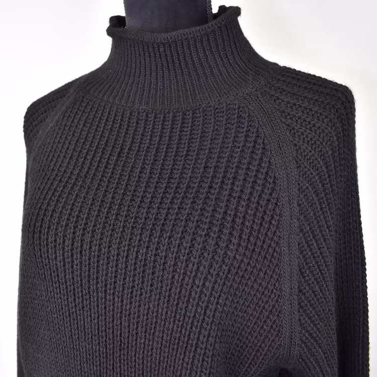 Stickad Tröja SVART