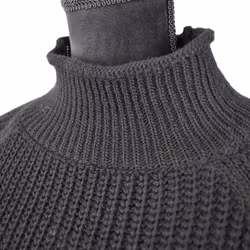 Stickad Tröja SVART