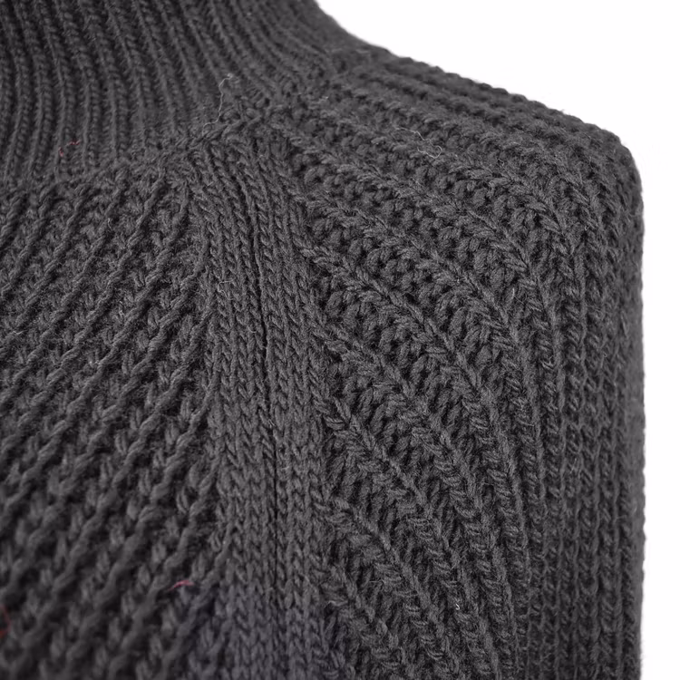 Stickad Tröja SVART