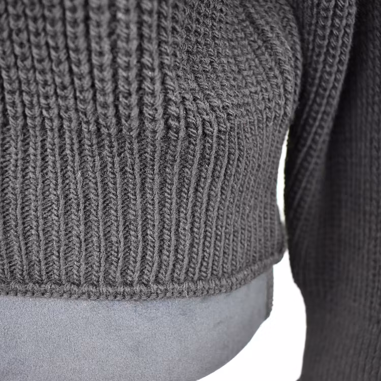 Stickad Tröja SVART