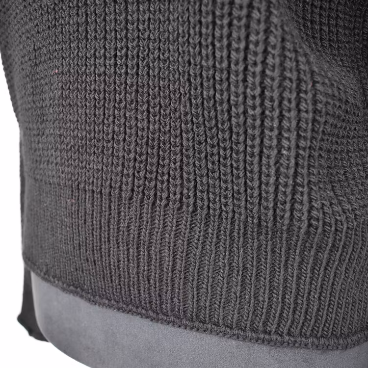 Stickad Tröja SVART