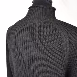 Stickad Tröja SVART