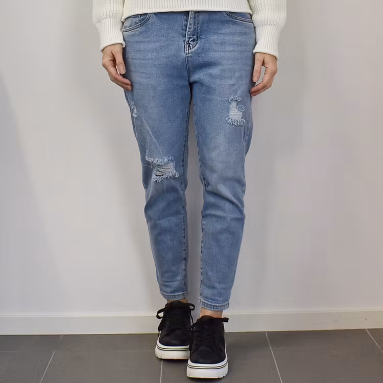 Mom Jeans SLITEN LJUS DENIM - Newplay