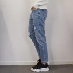 Mom Jeans SLITEN LJUS DENIM - Newplay