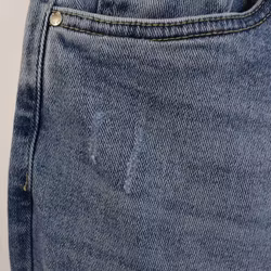 Mom Jeans SLITEN LJUS DENIM - Newplay