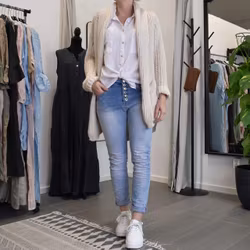 Jeans med dekorativa knappar LJUS DENIM - Place du Jour