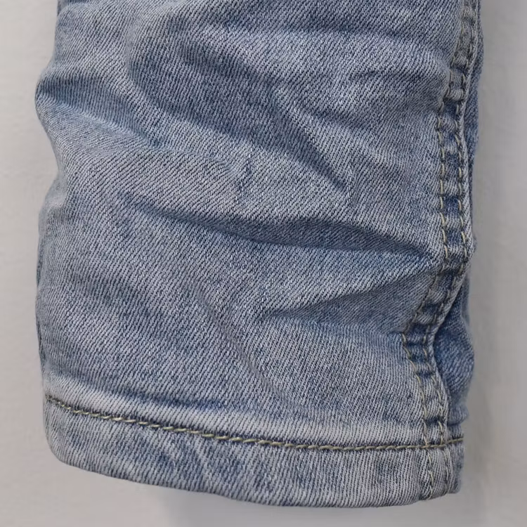 Jeans med dekorativa knappar LJUS DENIM - Place du Jour