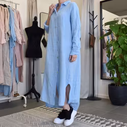 Lång skjortklänning i linne HIMMELBLÅ