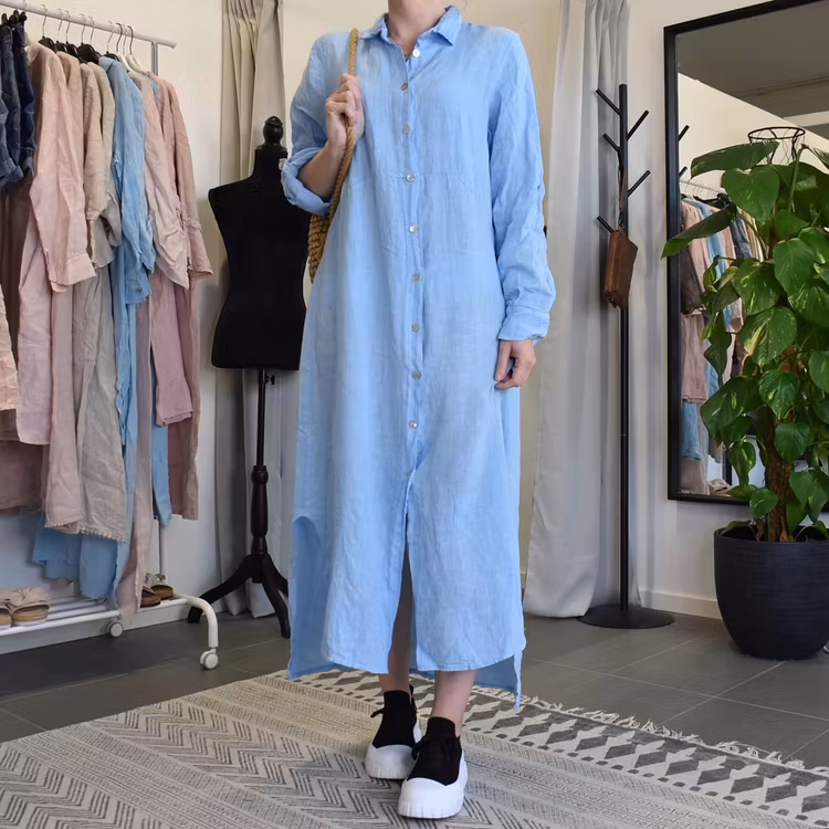 Lång skjortklänning i linne HIMMELBLÅ