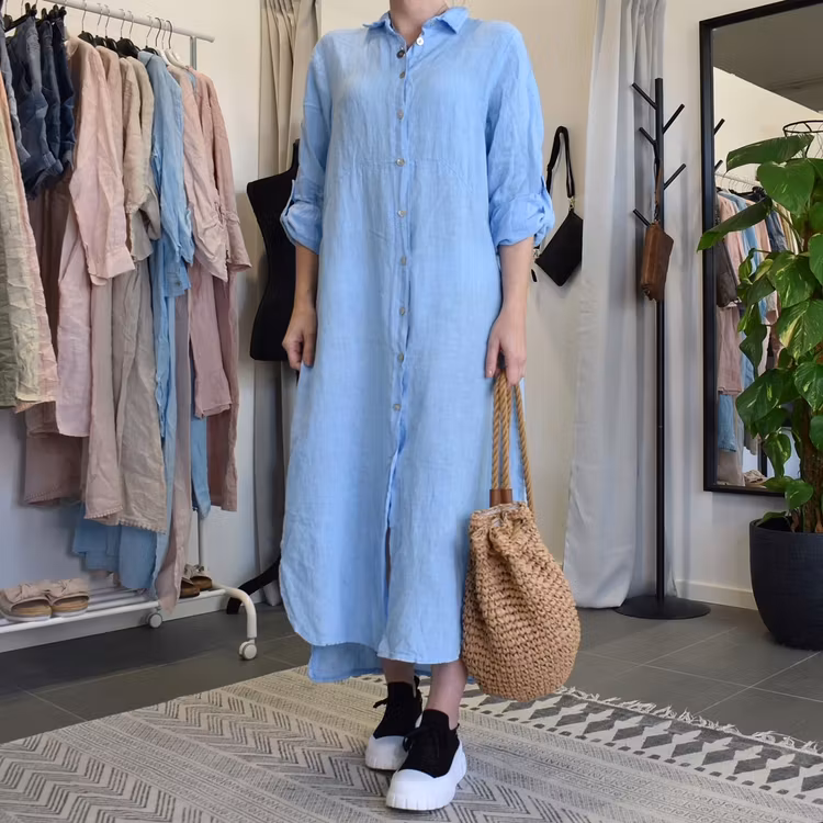 Lång skjortklänning i linne HIMMELBLÅ
