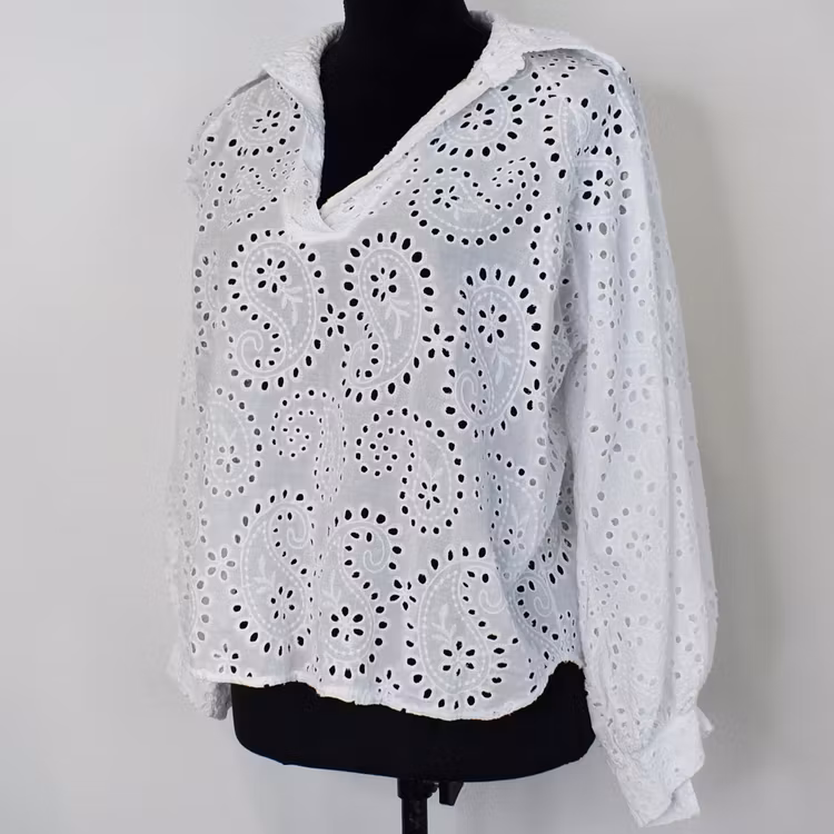 Blus med broderier VIT