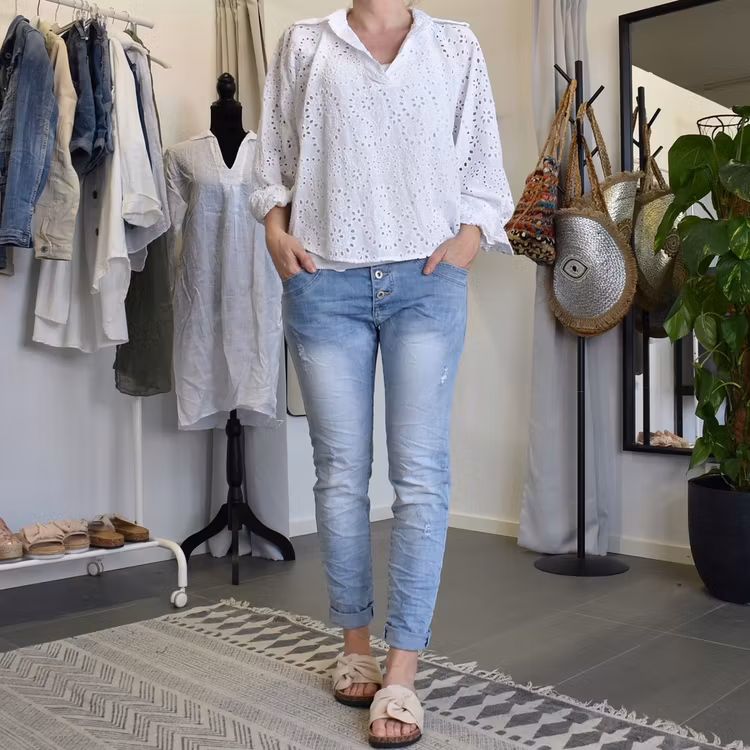 Blus med broderier VIT