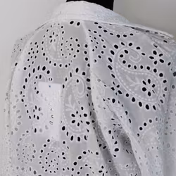 Blus med broderier VIT