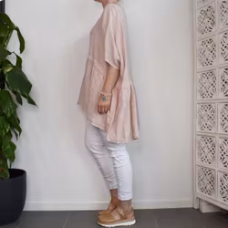 Linnetunika med volang LJUSROSA