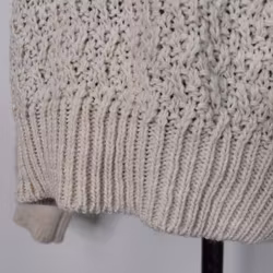 Mönsterstickad tröja BEIGE