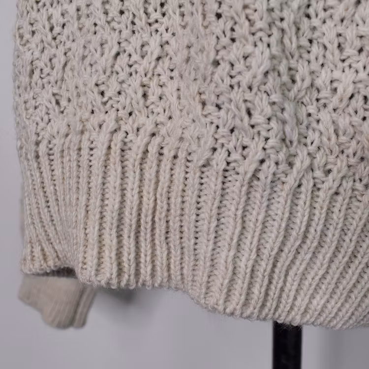 Mönsterstickad tröja BEIGE