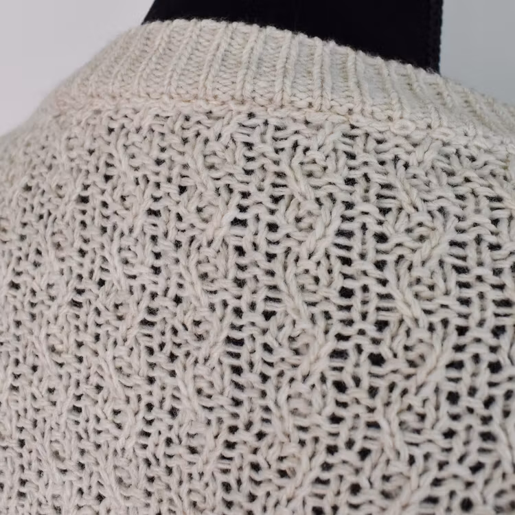 Mönsterstickad tröja BEIGE