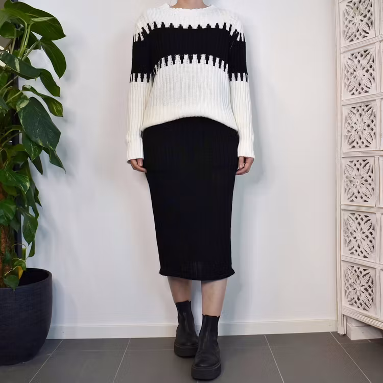 Set Stickad Tröja & Kjol SVART