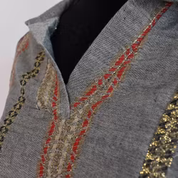 Topp Kia Med Broderier GRÅ - Nowomanslabel