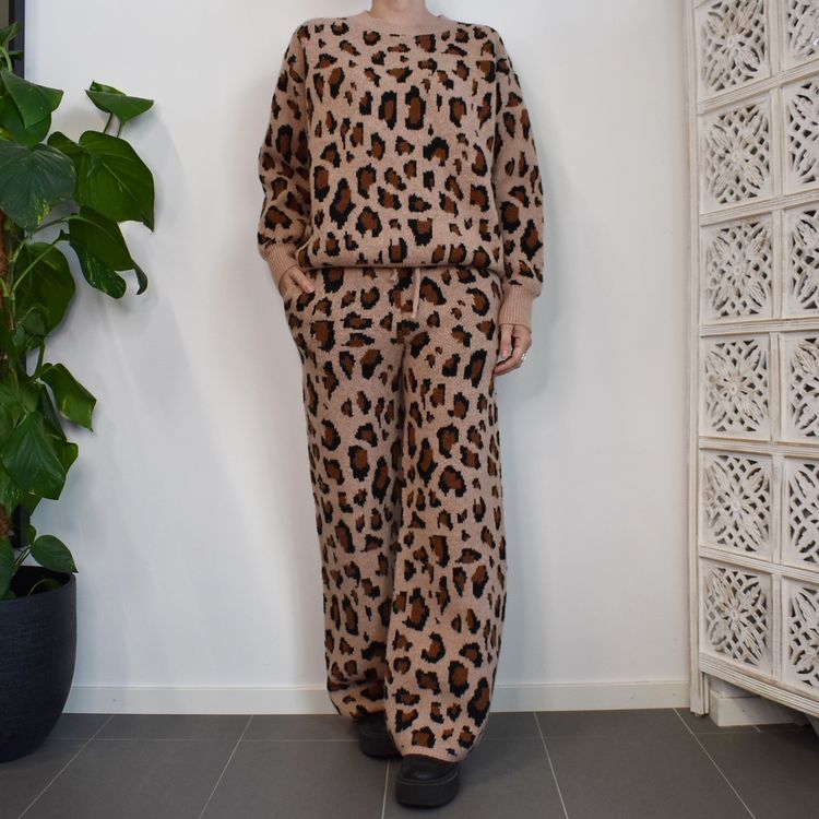 Stickad Vid Byxa Recycled LEOPARD