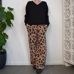 Stickad Vid Byxa Recycled LEOPARD