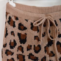 Stickad Vid Byxa Recycled LEOPARD