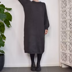 Stickad Klänning Recycled MÖRKGRÅ