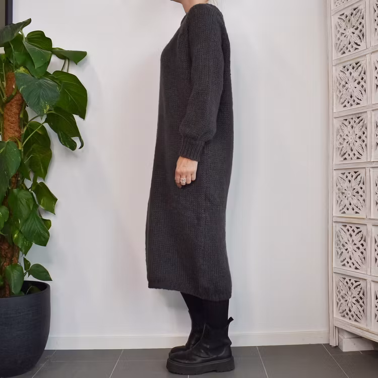 Stickad Klänning Recycled MÖRKGRÅ