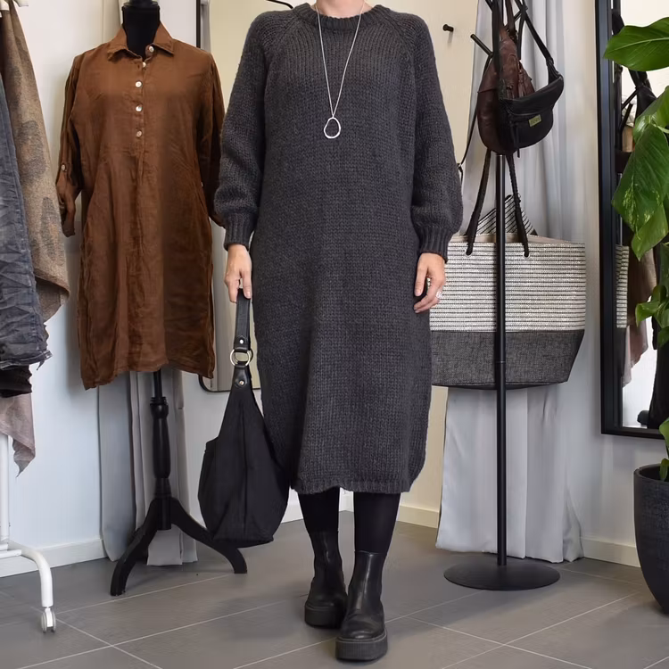 Stickad Klänning Recycled MÖRKGRÅ