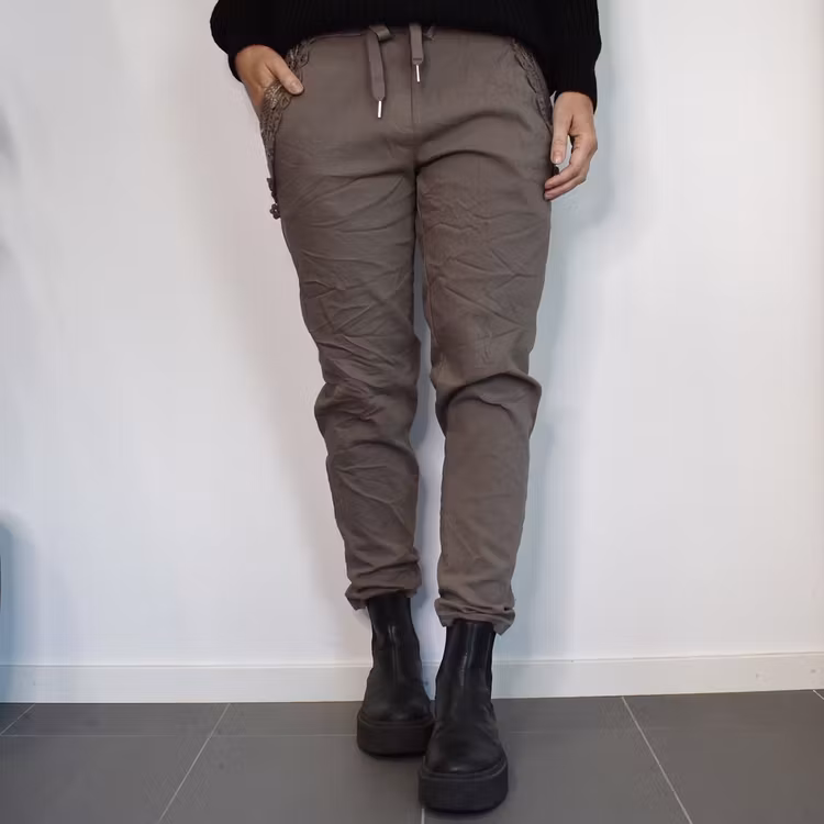 Stretchig Byxa med Spets TAUPE