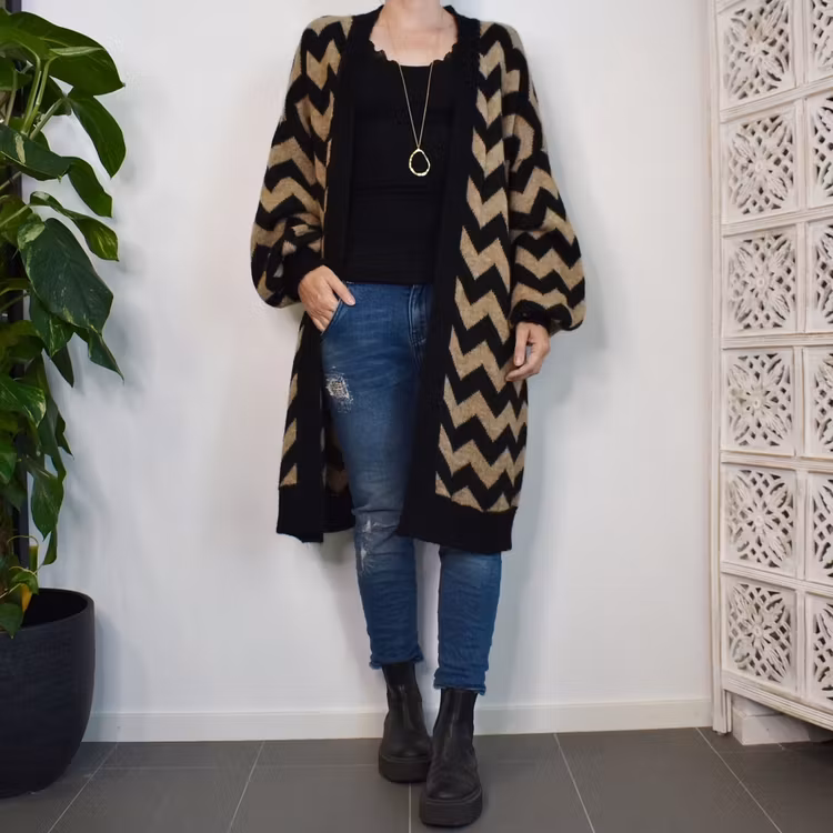 Stickad Kofta Ina Over Size SVART - Nowomanslabel