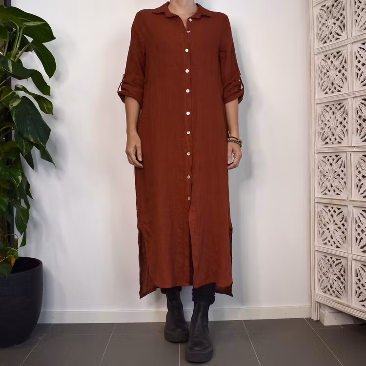 Lång skjortklänning i linne TERRACOTTA