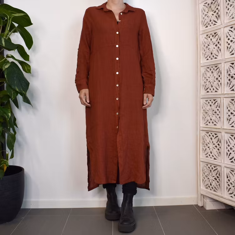 Lång skjortklänning i linne TERRACOTTA
