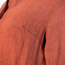 Lång skjortklänning i linne TERRACOTTA