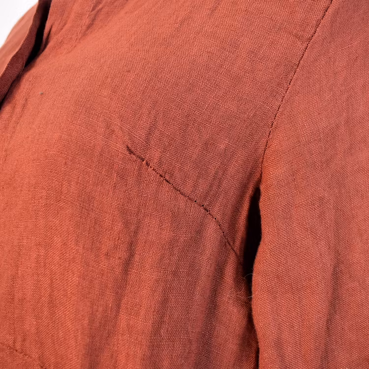 Lång skjortklänning i linne TERRACOTTA