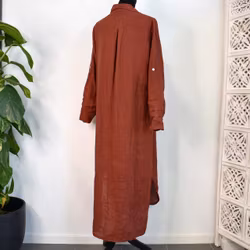 Lång skjortklänning i linne TERRACOTTA