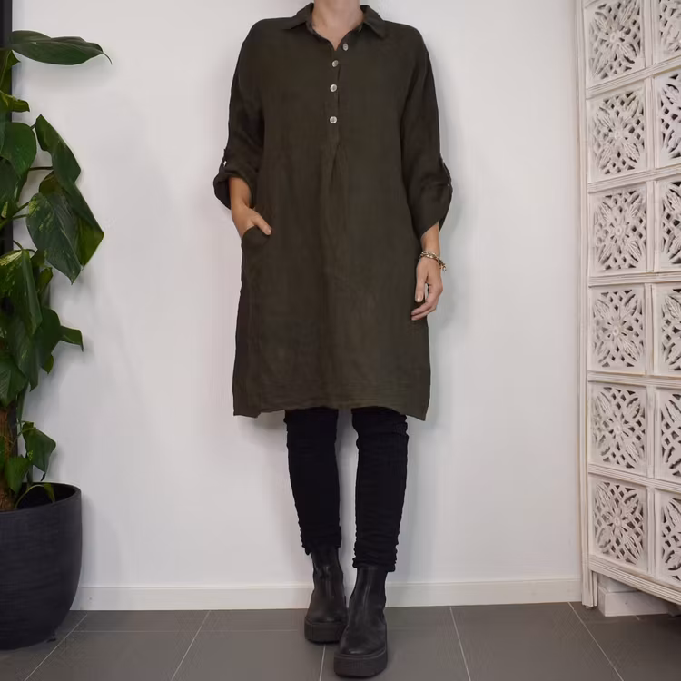 Kort skjortklänning i linne MÖRK KAKI