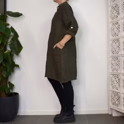 Kort skjortklänning i linne MÖRK KAKI